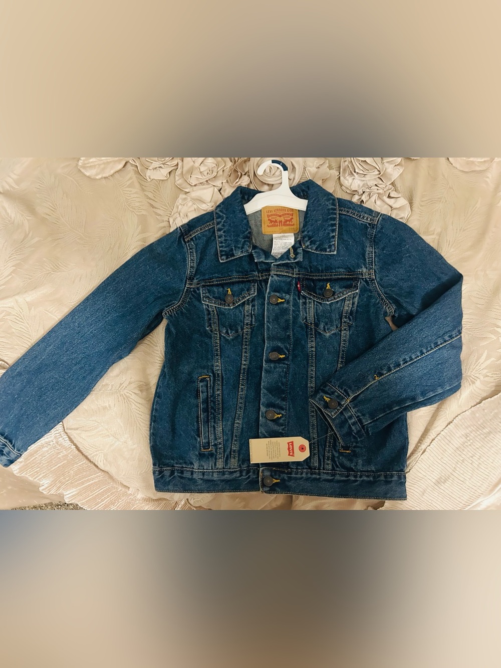 classic Levi's Denim Jacke.Its a boys Lg,I bought 1 for self & im a sm/m woman
